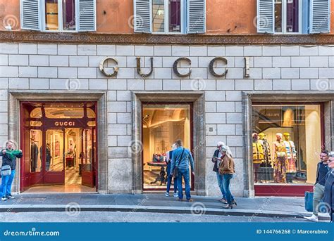 italian gucci shop.